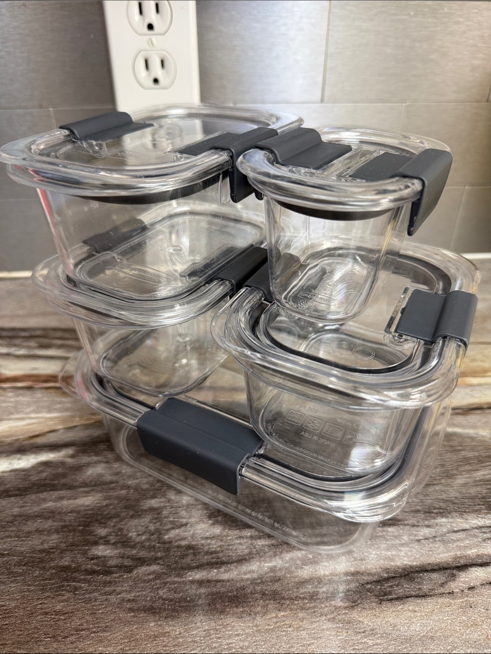 Rubbermaid Food storage container bundle (5)